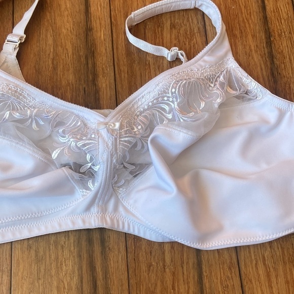 Glamorise White Wireless 54DD Bra - Picture 3 of 11